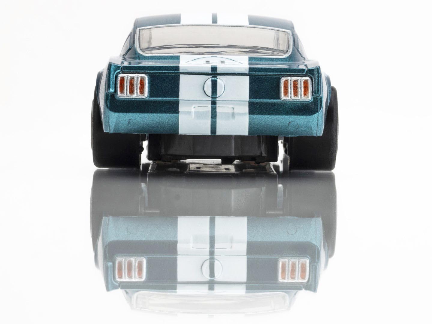 Amazon.com: AFX 22071 Shelby GT350R 1965 Donohue White/Blue : Toys